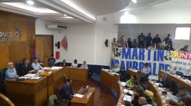 Con una tribuna explosiva y enfrentada, se llevó adelante una nueva sesión