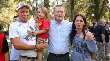 Gray homenajeó a canillitas de Esteban Echeverría