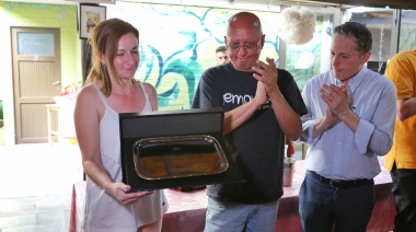 Gray homenajeó a canillitas de Esteban Echeverría