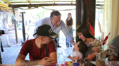 Gray homenajeó a canillitas de Esteban Echeverría