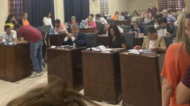 Con cruces por los “superpoderes” para Grindetti, aprobaron la suba de tasas en Lanús