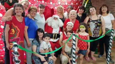 Con Papá Noel como protagonista, se realizó la muestra de pesebres en la Biblioteca Municipal