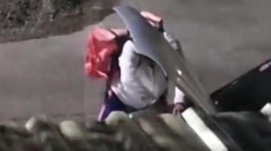 Detuvieron a un delincuente que se disfrazaba de delivery para robar en Lanús