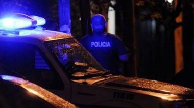 Policía tomaba mates con su novia, se tiroteó con una banda de menores y está grave