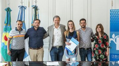 Cascallares y Fabiani entregaron reconocimientos a trabajadores municipales