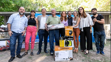 Tolosa Paz, Cascallares y Fabiani entregaron herramientas y maquinarias a emprendedores brownianos
