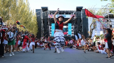 En Longchamps, una multitud le dio brillo y color al Carnaval
