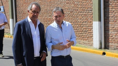 Scioli también visitó Echeverría y recorrió una fábrica junto a Gray