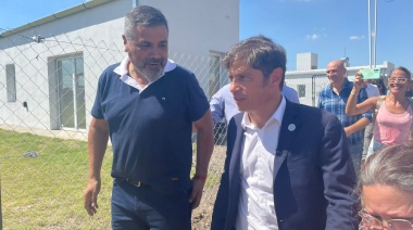 Kicillof y Bertinat encabezaron la entrega de 30 viviendas para trabajadores municipales en Alberti