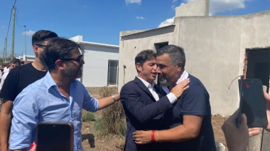 Kicillof y Bertinat encabezaron la entrega de 30 viviendas para trabajadores municipales en Alberti