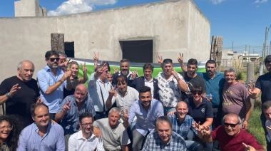 Kicillof y Bertinat encabezaron la entrega de 30 viviendas para trabajadores municipales en Alberti