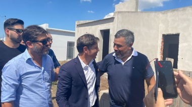 Kicillof y Bertinat encabezaron la entrega de 30 viviendas para trabajadores municipales en Alberti