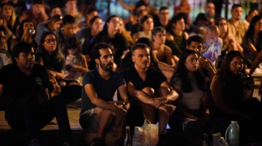 Más de 3 mil personas disfrutaron de “Argentina, 1985” gratis en las escalinatas del Congreso