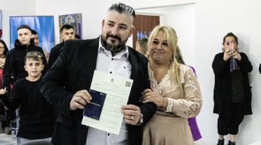 Dio el “sí” la primera pareja que contrajo matrimonio en el nuevo Registro Civil de Ministro Rivadavia