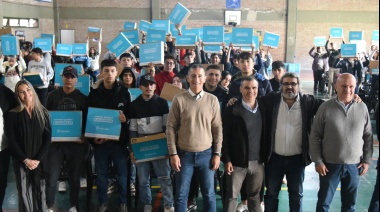 Galdurralde participó de la entrega de notebooks a alumnos de escuelas secundarias