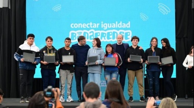 Insaurralde y Achaval entregaron netbooks del Conectar Igualdad Bonaerense en Pilar