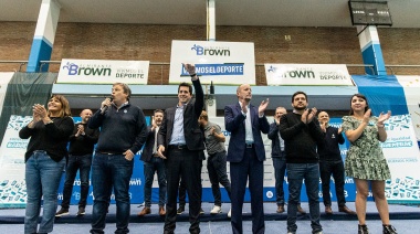 Wado de Pedro, Insaurralde, Cascallares y Fabiani entregaron netbooks a estudiantes brownianos
