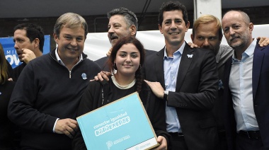 Wado de Pedro, Insaurralde, Cascallares y Fabiani entregaron netbooks a estudiantes brownianos