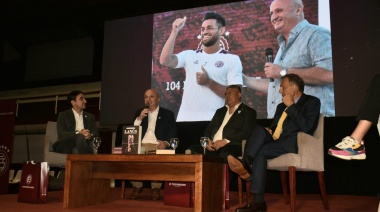 Russo presentó el libro sobre sus 33 años como dirigente de Lanús