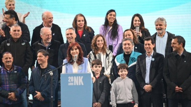 Autorreferencia, críticas a Macri y una puesta en escena que la dejó más cerca de Kicilof que de Massa