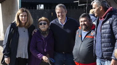 Cascallares recorrió una obra de pavimento de hormigón y dialogó con vecinos