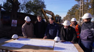 Gray y Katopodis supervisaron el avance de la obra de pavimentación de la avenida Huergo