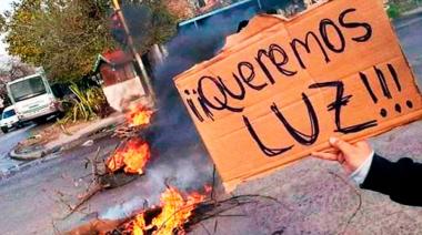 Vecinos del Barrio Sarmiento se movilizaron por la falta de luz