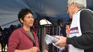De Gennaro recorrió la feria de Caraza y dialogó con vecinos