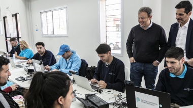 Cascallares recorrió un operativo de documentación en la histórica salita de Claypole