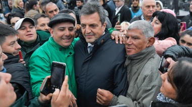 Massa apacigua sus ataques a Milei buscando recuperar los votos peronistas que acompañaron al libertario