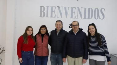 Gray dialogó con vecinos y recorrió instituciones en el barrio Los Eucaliptos