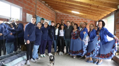 Gray dialogó con vecinos y recorrió instituciones en el barrio Los Eucaliptos