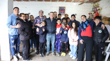 Gray dialogó con vecinos y recorrió instituciones en el barrio Los Eucaliptos