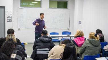 Álvarez en la UNDAV: “Seguimos acompañando el camino de formación en esta hermosa universidad pública y de calidad”