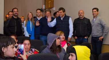 Massa y Cascallares compartieron una actividad cultural junto a chicos de instituciones de Glew