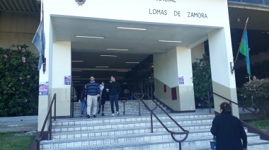 Está acusado del asesinato de un jubilado pero espera el juicio en su casa