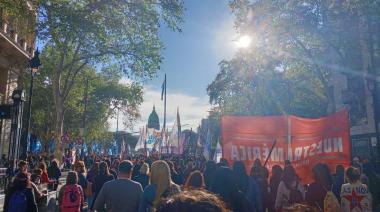 Masiva marcha en defensa de los derechos de mujeres y diversidades