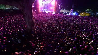 Una multitud celebró en la Plaza Brown el 150° aniversario del distrito