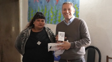 Gray visitó el Centro Comunitario Altos de Monte Grande