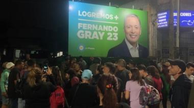 Gray festejó con la militancia tras su victoria y llamó a "redoblar los esfuerzos" para el ballotage