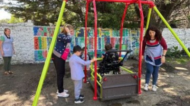 El Municipio instaló juegos integradores en un jardín de infantes de Rafael Calzada