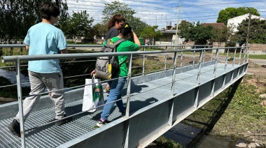 Avanza la instalación de quince puentes peatonales sobre arroyos de Almirante Brown