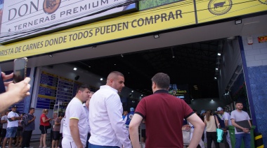 Gray recorrió la planta del frigorífico Cabaña Don Theo en 9 de Abril