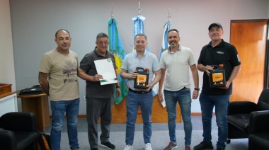 Gray entregó el decreto de promoción industrial a la empresa Rubicat