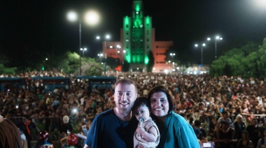 Otermín participó del desfile de Reyes Magos junto a miles de vecinos en Lomas