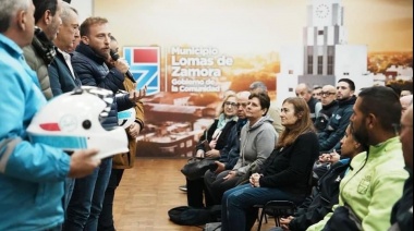 Otermín y D’Onofrio entregaron cascos para trabajadores de tránsito, policía y emergencias