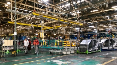 La caída de la actividad industrial no se detiene: se desplomó casi 15 puntos en abril