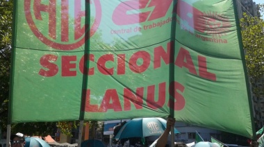 ATE Lanús junta firmas contra la Ley Bases en la Municipalidad