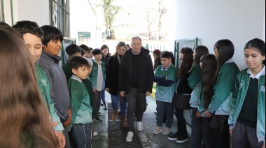 Gray recorrió “La Escuela de Hoy” en el Jagüel y celebró su aniversario