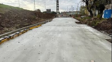 Avanza la pavimentación de las colectoras de la Ruta 4